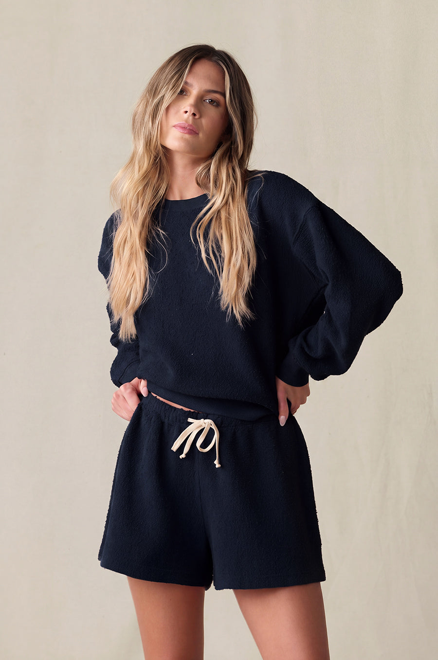 THE EVERYDAY SHORT IN NAVY BOUCLÉ