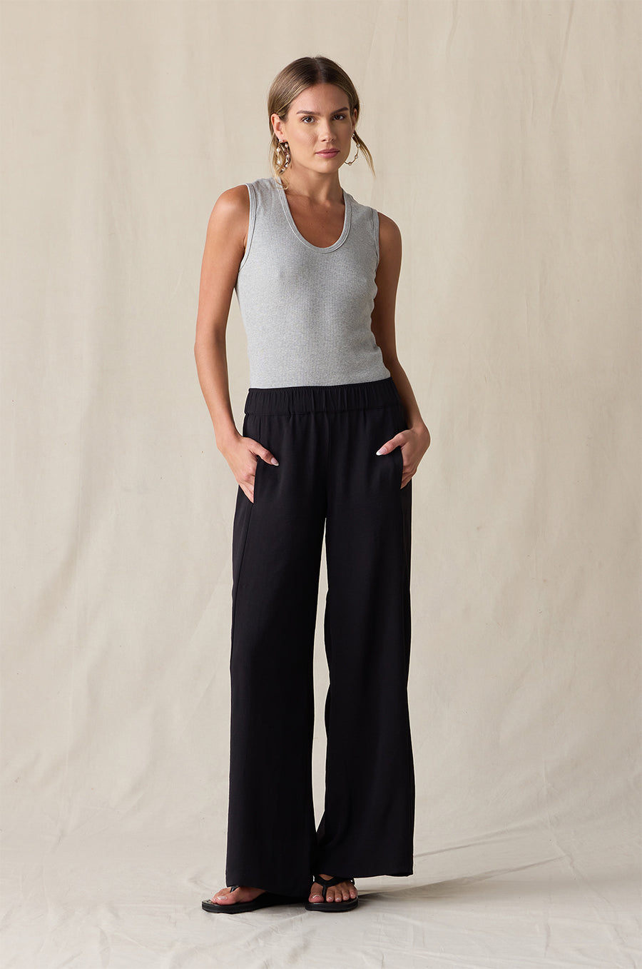 SCOOPNECK TANK IN HEATHER GREY STYLED WITH THE PALAZZO PANT IN BLACK AIR FLOW - the lady & the sailor
