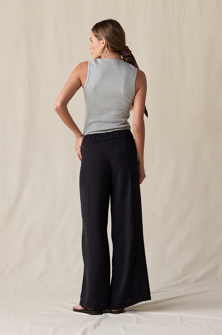 SCOOPNECK TANK IN HEATHER GREY STYLED WITH THE PALAZZO PANT IN BLACK AIR FLOW - the lady & the sailor