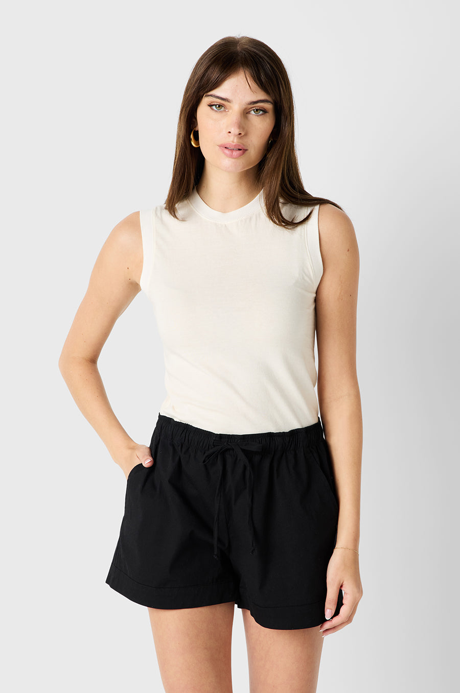 Brunette Model wearing the lady & the sailor Cuffed Short in Black Poplin