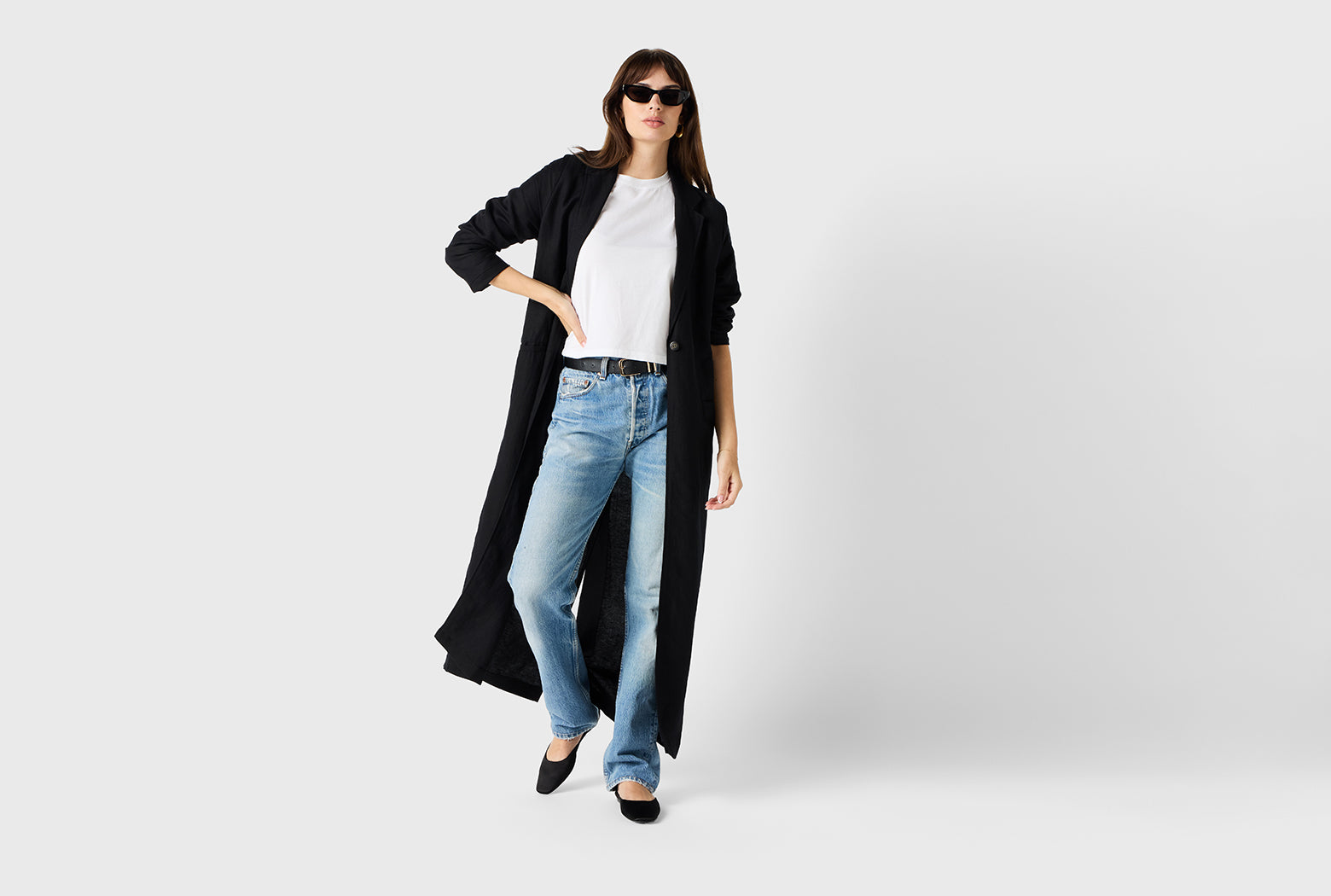 Brunette Model wearing the lady & the sailor Duster in Black