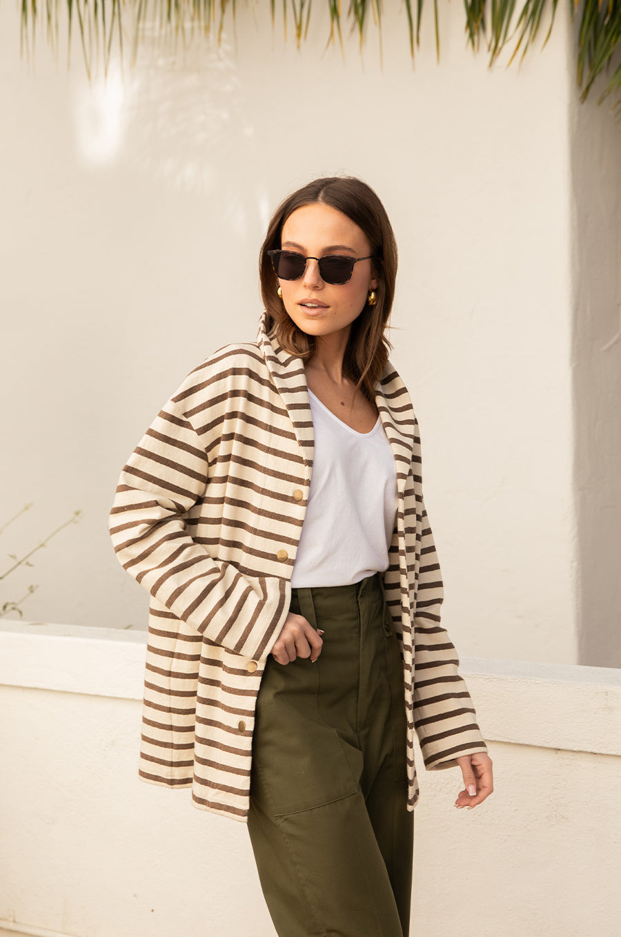 SNAP CARDI IN MOCHA STRIPE