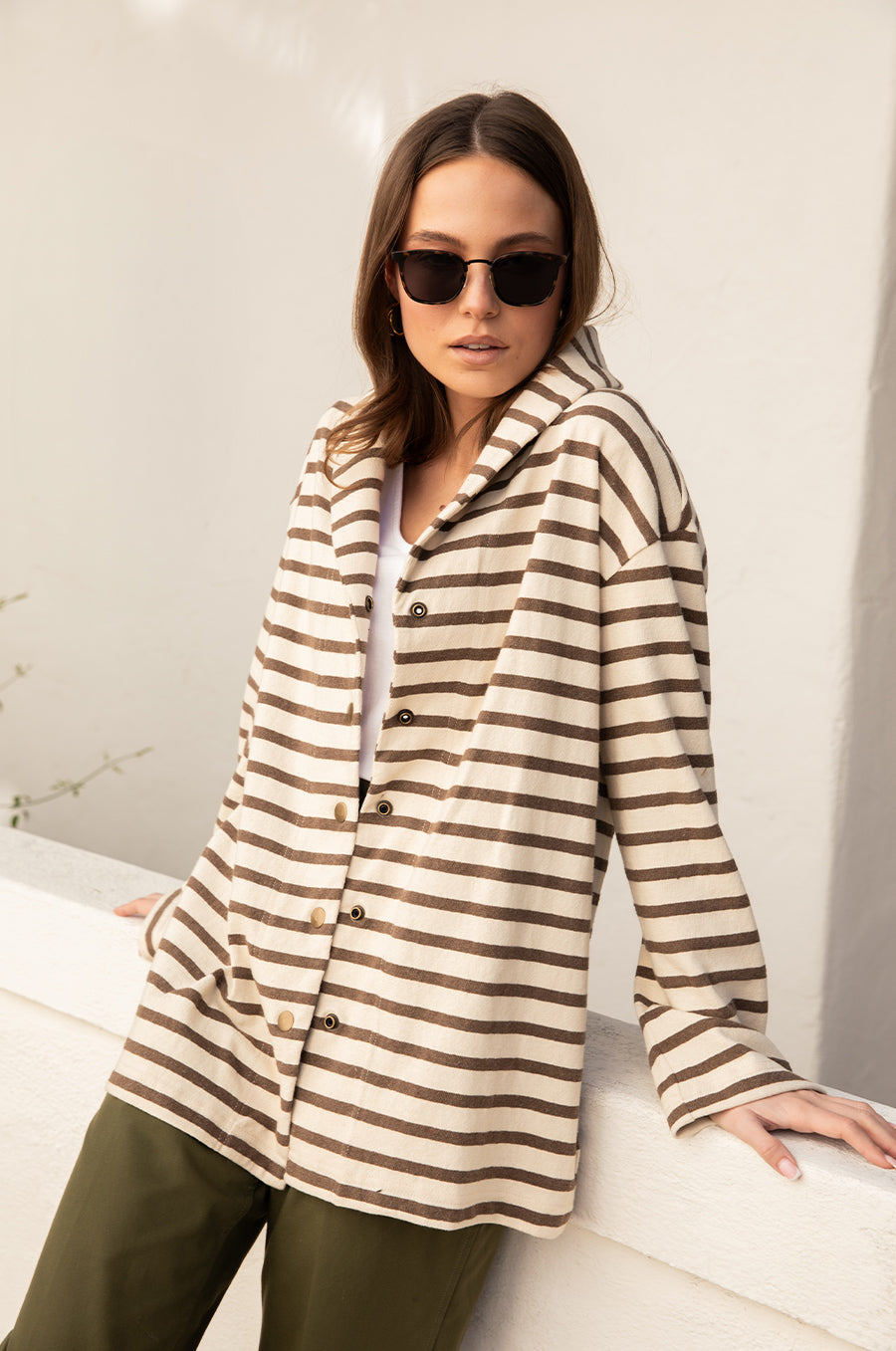 SNAP CARDI IN MOCHA STRIPE