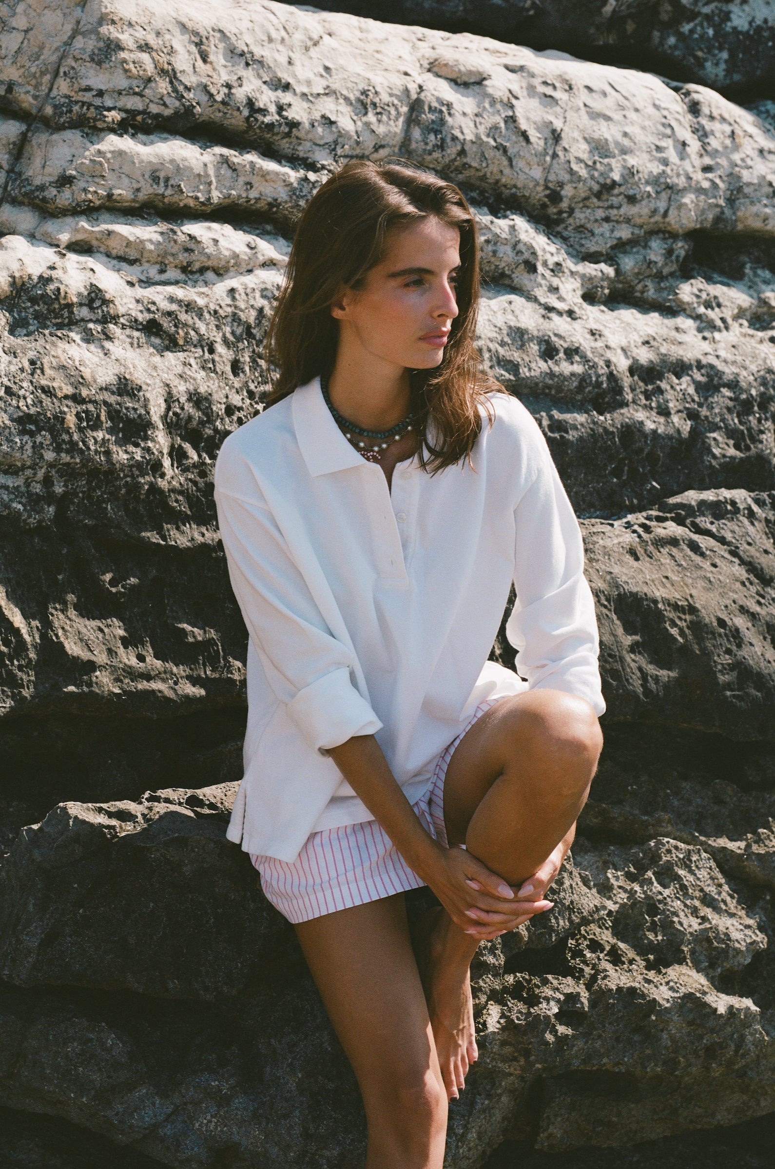 THE BF POLO IN WHITE COTTON TWILL STYLED WITH THE FLUTTER SHORT IN PINK STRIPE POPLIN - the lady & the sailor