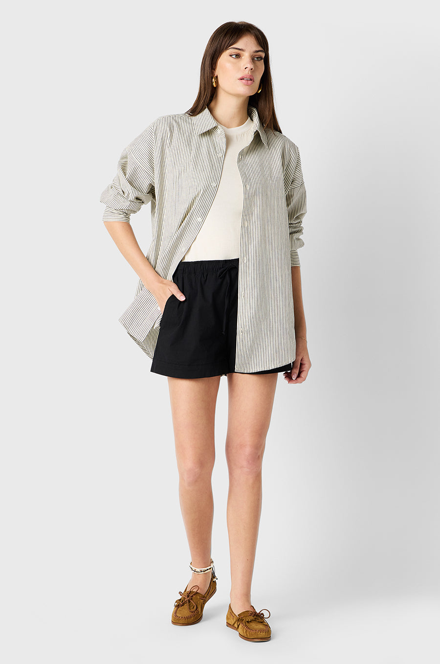 Brunette Model wearing the lady & the sailor Cuffed Short in Black Poplin