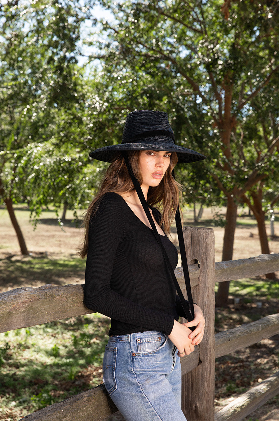 Brunette model wearing the lady & the sailor Long Sleeve Scoopneck Tee in Black Thermal.