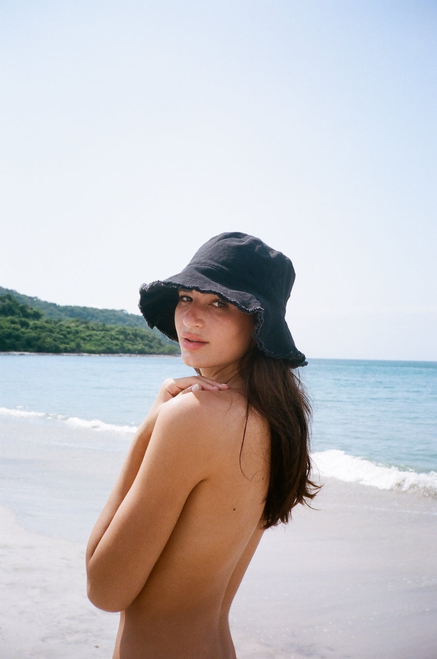 LADY BUCKET HAT IN BLACK/WHITE