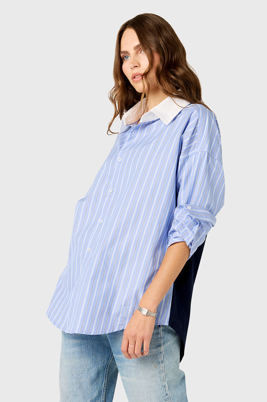 Model wearing the lady & the sailor Colorblocked Sunday Shirt in Navy/Blue Stripe.