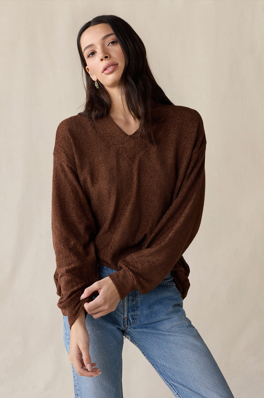 Relaxed V-Neck Pullover in chestnut chenille - the lady & the sailor