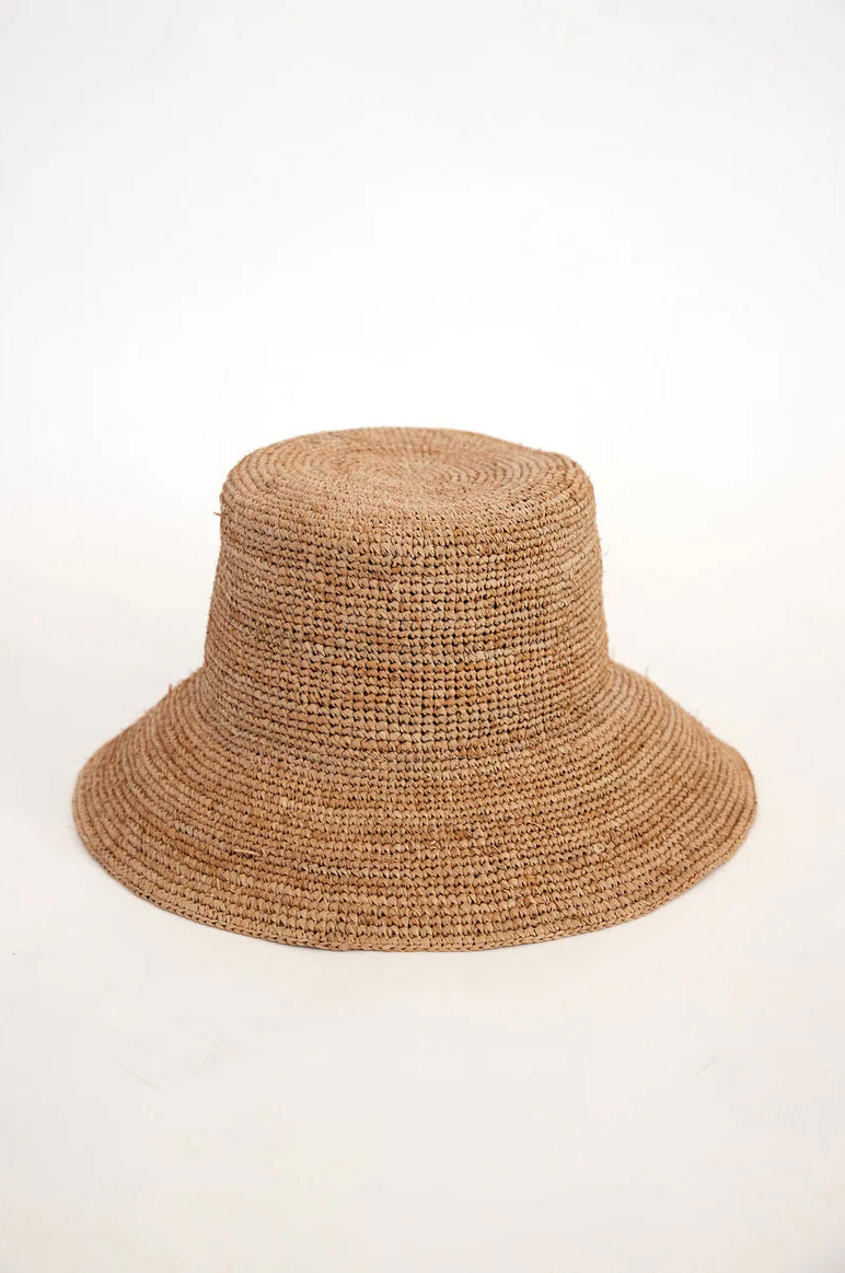 CROCHET BUCKET HAT IN TOAST
