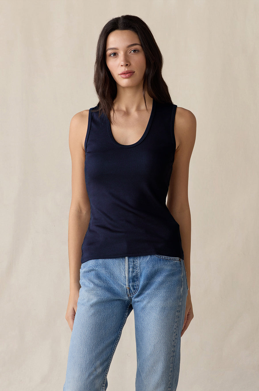 SCOOPNECK TANK IN NAVY CLASSIC RIB