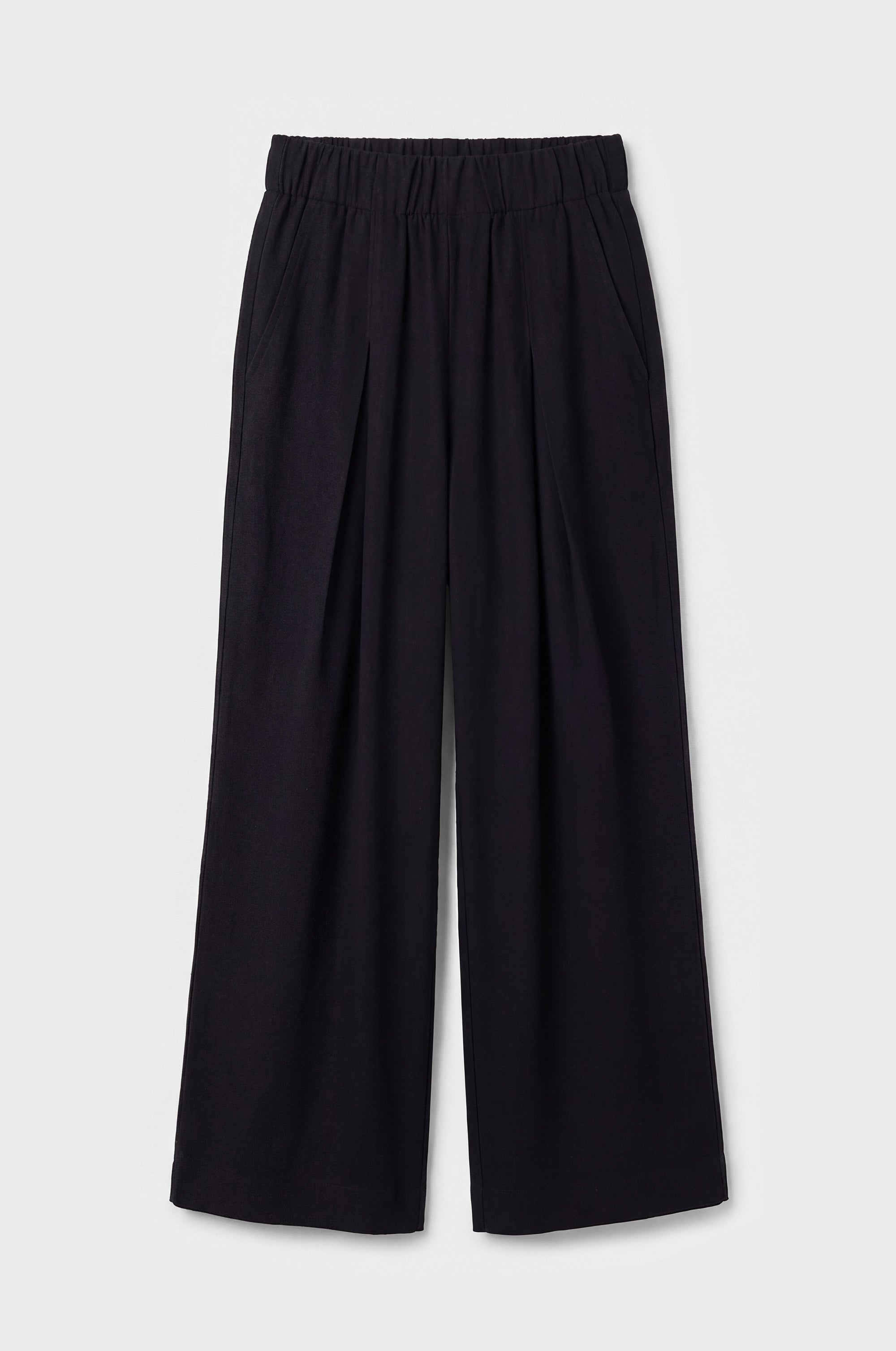 ANKLE PLEATED TROUSER IN BLACK
