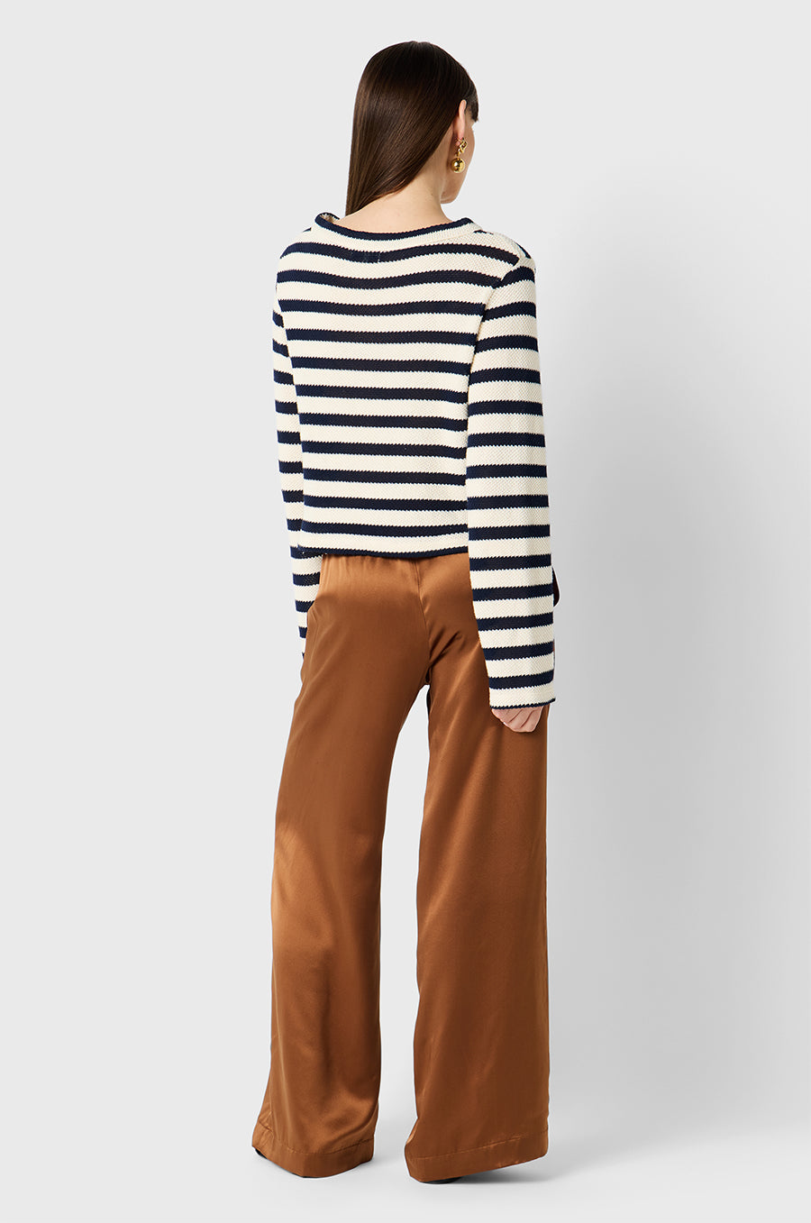 Brunette model wearing the lady & the sailor Wide Leg Pant in Toffee Silk