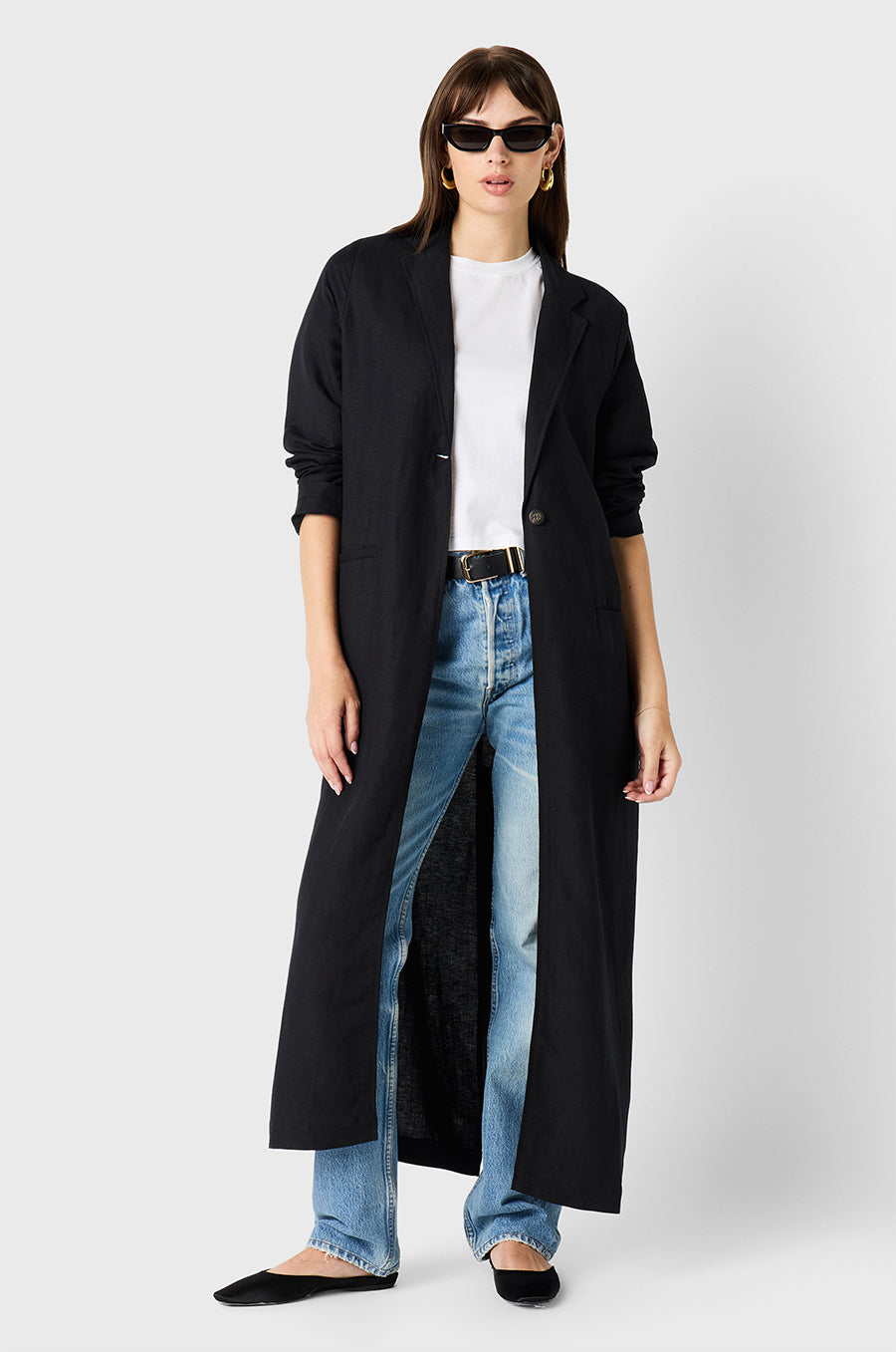 Brunette Model wearing the lady & the sailor Duster in Black