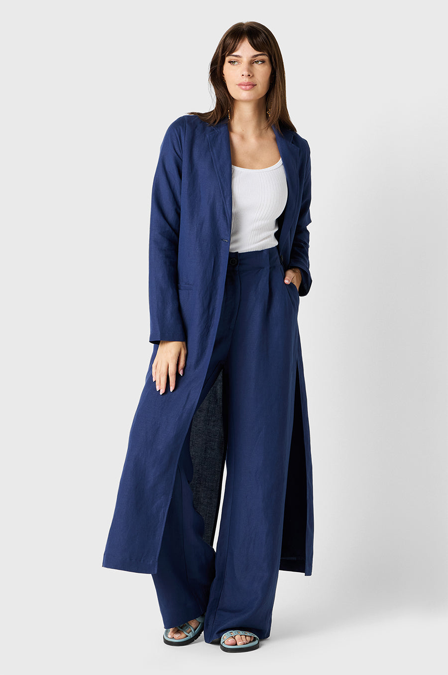 Brunette Model wearing the lady & the sailor Duster in Nautical Navy
