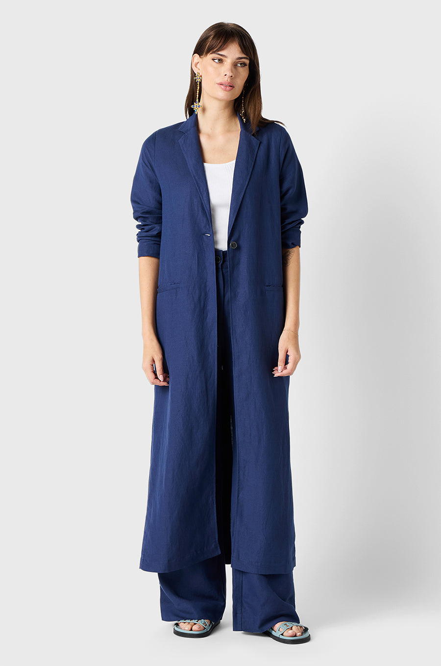 Brunette Model wearing the lady & the sailor Duster in Nautical Navy