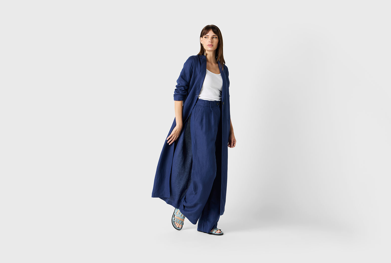 Brunette Model wearing the lady & the sailor Duster in Nautical Navy