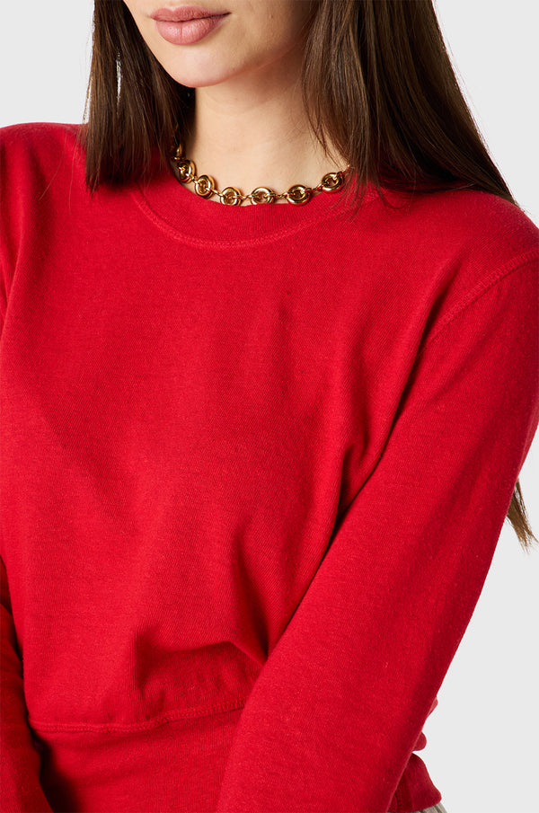 Brunette Model wearing the lady & the sailor Scoopneck Sweater in Red Hemp Cotton