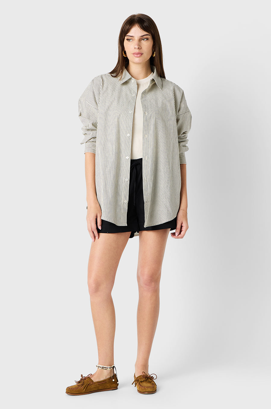 Brunette Model wearing the lady & the sailor Cuffed Short in Black Poplin