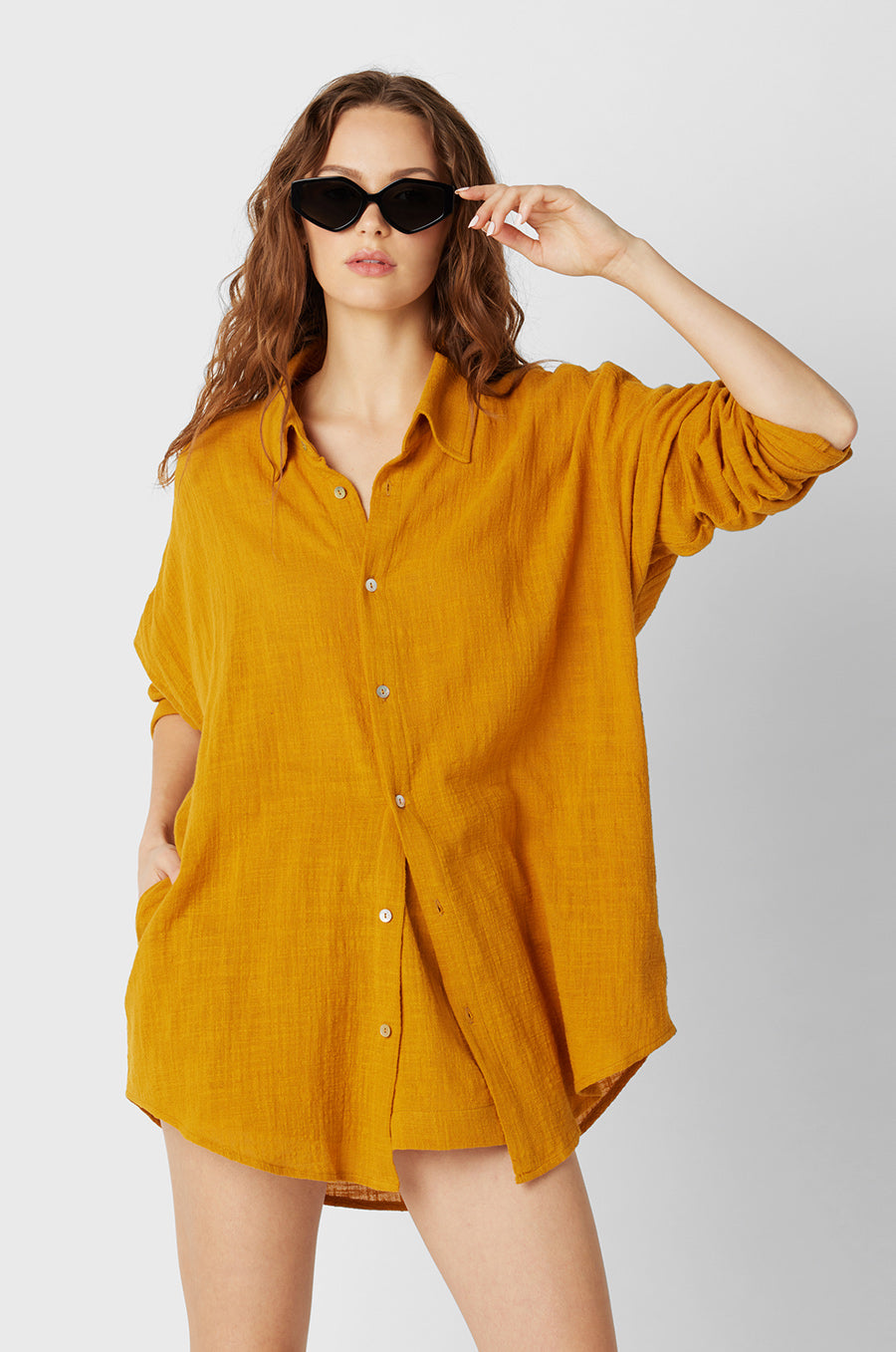 Brunette Model wearing the lady & the sailor Smock Band Short in Golden Gauze.