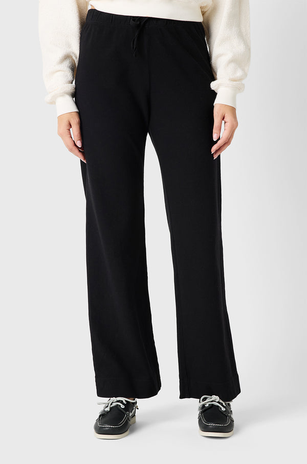 Brunette Model wearing the lady & the sailor Pocket Straight Leg Pant in Black Twill Cotton
