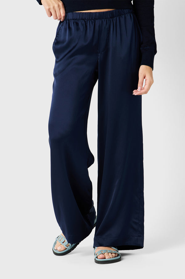 Brunette model wearing the lady & the sailor Wide Leg Pant in Navy Silk