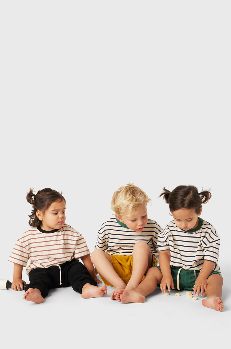 Model wearing Kids Weekend Short in Pine Bouclé little lady & petit sailor