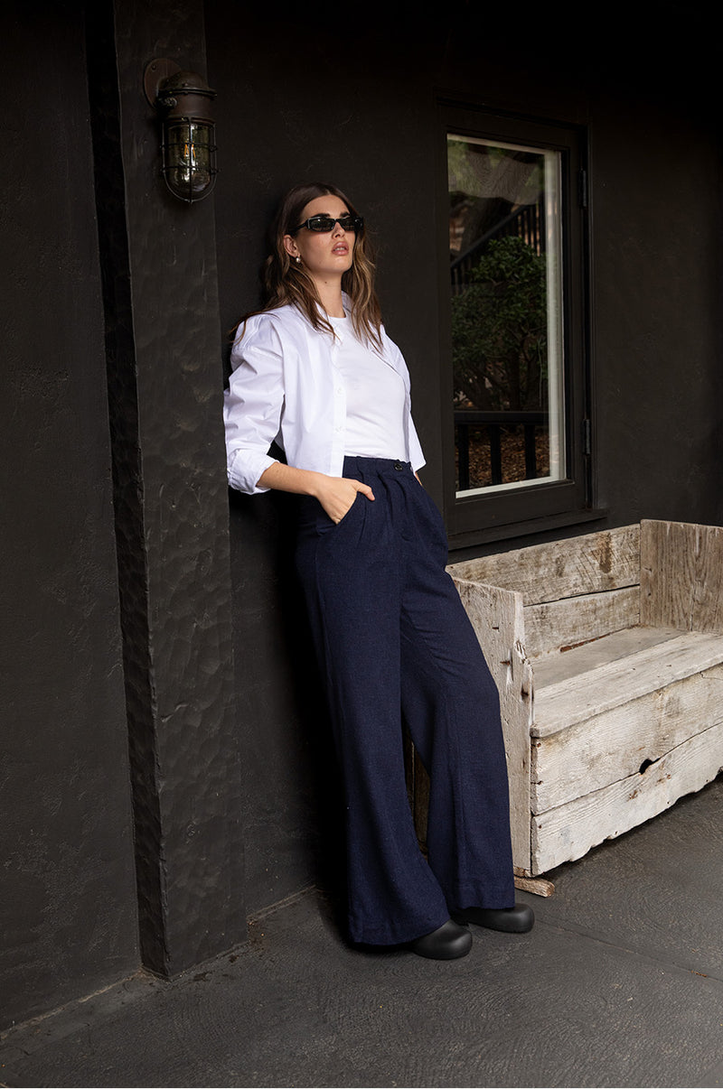 Brunette model wearing the lady & the sailor Cropped Button Up in White Poplin.
