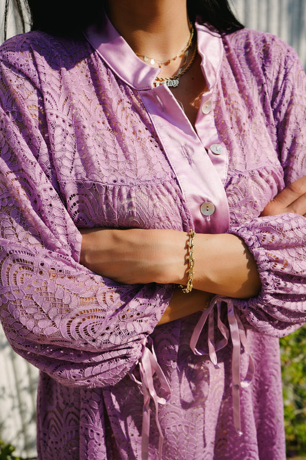 Model wearing Billow Sleeve Tunic Mini Dress in Lavender Lace.