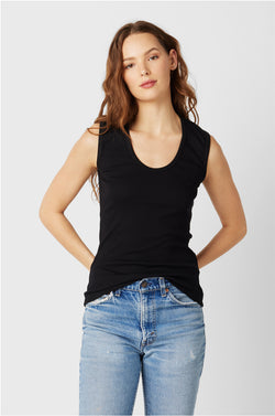 Brunette Model wearing the lady & the sailor Scoop Neck Tank in Black Classic Rib.