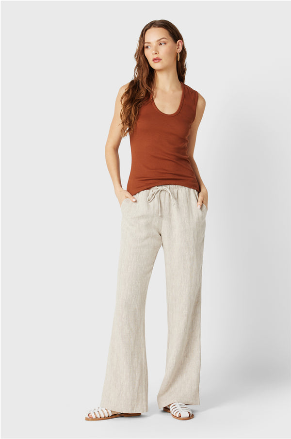 Brunette Model wearing the lady & the sailor Relaxed Pant in Natural.