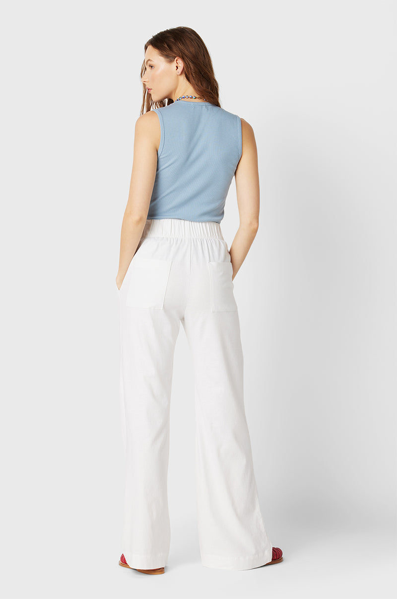Brunette Model wearing the lady & the sailor the Scoop Neck Tank in Dusty Blue Classic Rib.