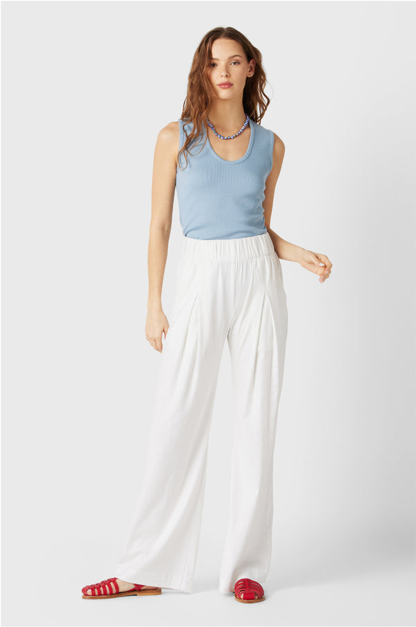 Brunette Model wearing the lady & the sailor the Scoop Neck Tank in Dusty Blue Classic Rib.