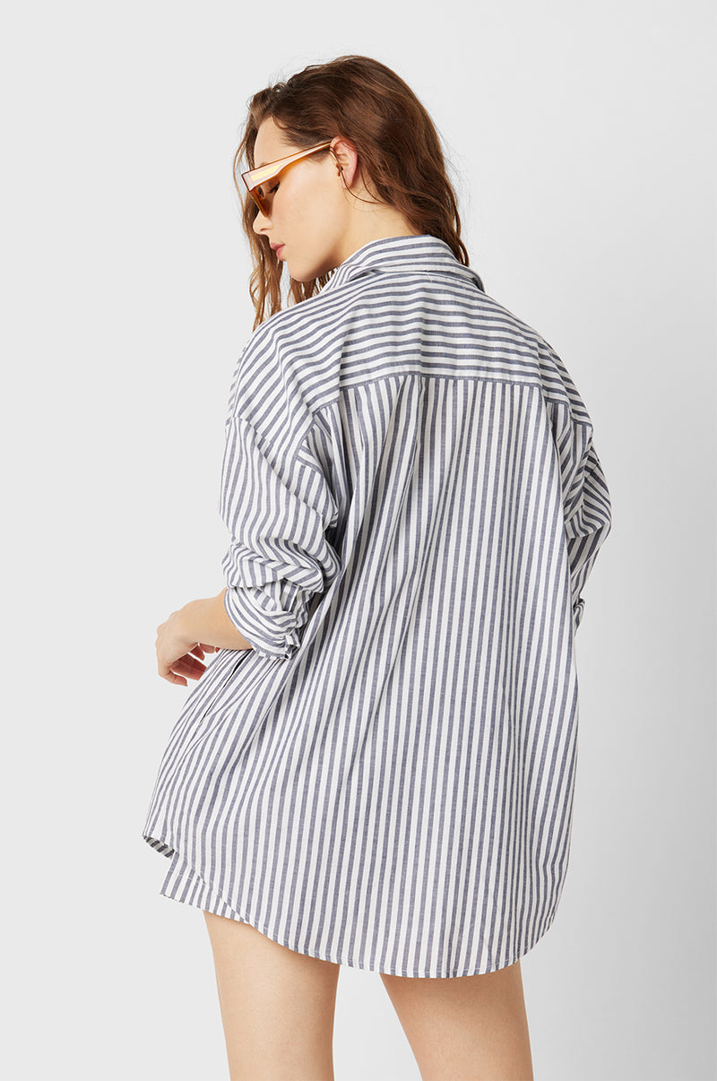 Brunette Model wearing the lady & the sailor The Sunday Shirt in Navy Stripe Poplin.