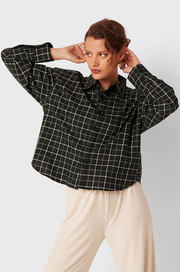 Brunette Model wearing the lady & the sailor Boxy Button Up in Evergreen Plaid.