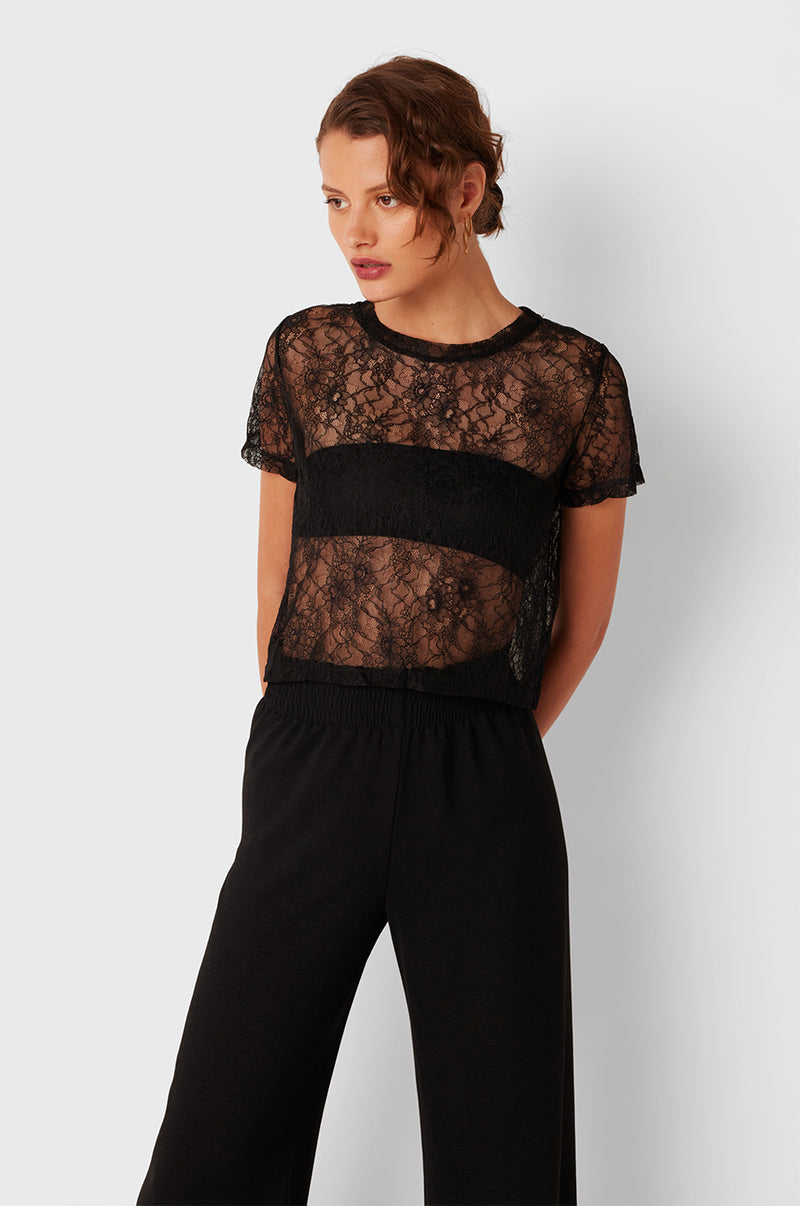 Brunette Model wearing the lady & the sailor Smock Band Pants in Black Air Flow.