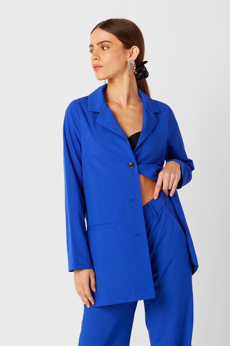 Brunette Model wearing the lady & the sailor Relaxed Blazer in Cobalt.