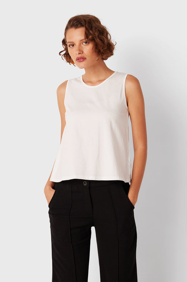 Brunette Model wearing the lady & the sailor Relaxed Swing Tank in White.