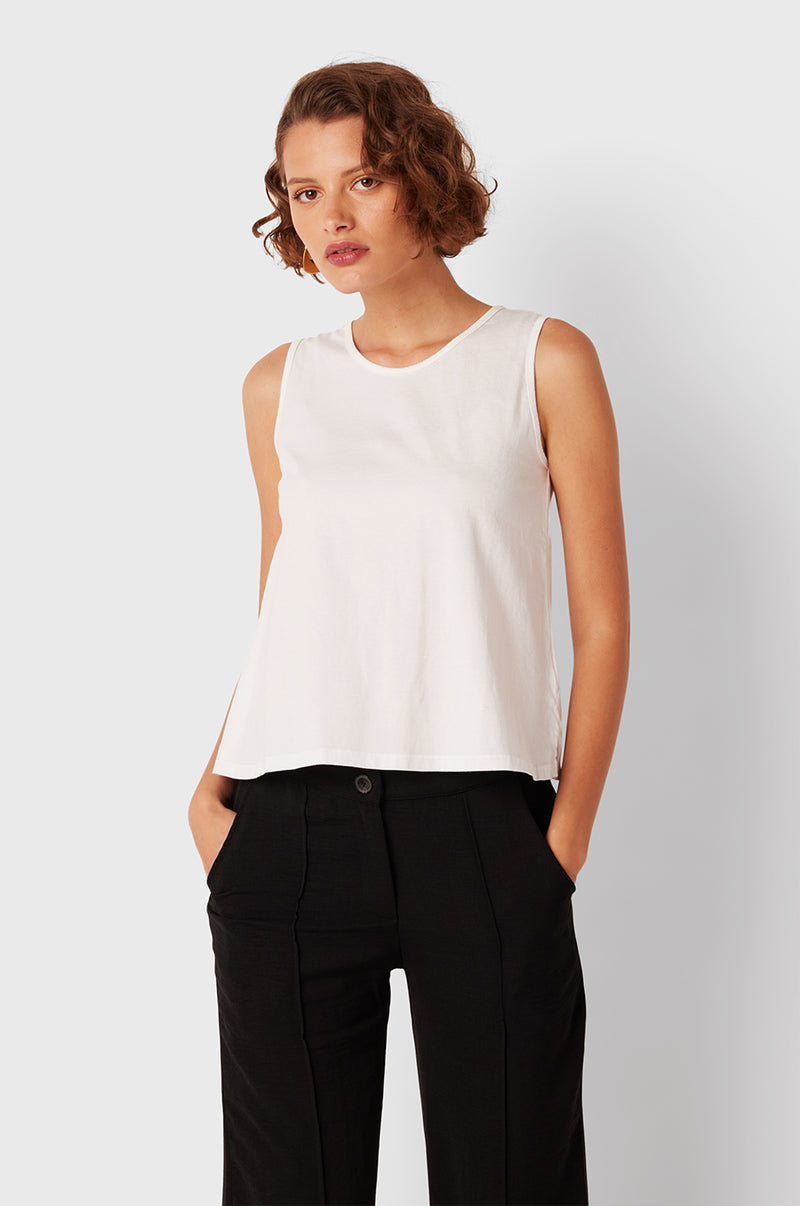 Brunette Model wearing the lady & the sailor Relaxed Swing Tank in White.