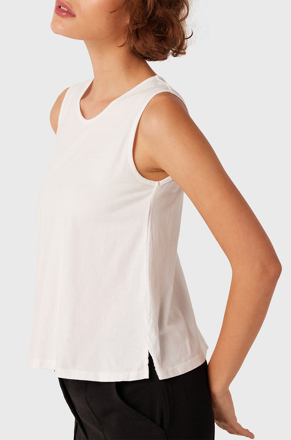 Brunette Model wearing the lady & the sailor Relaxed Swing Tank in White.