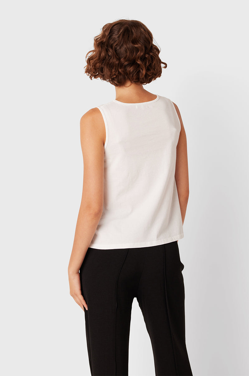 Brunette Model wearing the lady & the sailor Relaxed Swing Tank in White.
