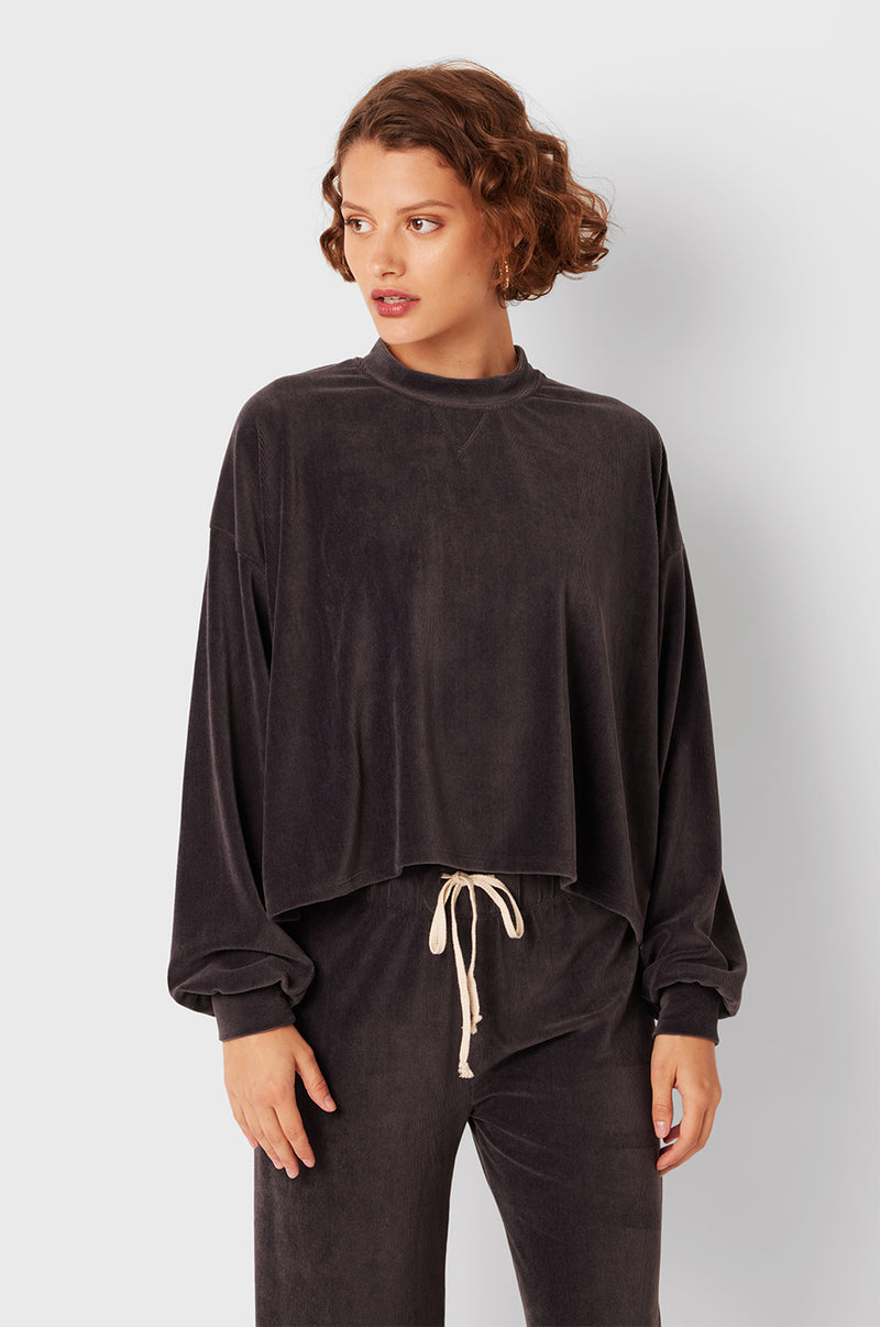 Brunette Model wearing the lady & the sailor The Slouchy Sweatshirt in Slate Cord.