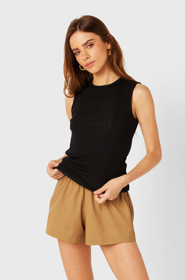 Brunette Model wearing the lady & the sailor Tomboy Tank in Black Classic Rib.